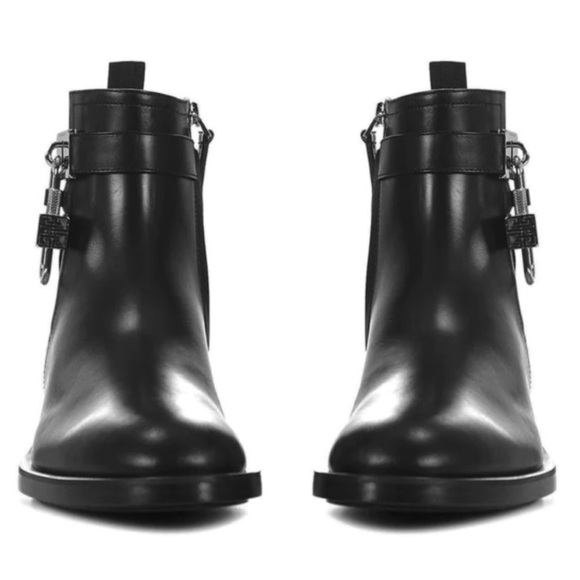 GIVENCHY LEATHER METAL LOGO LOCK
ANKLE BOOTS BOOTIES STACKED HEEL NEW
SIZE 6 - Picture 14 of 16